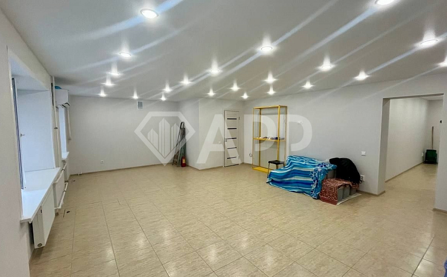 Помещение первая линия с ремонтом у Московского рынка фото