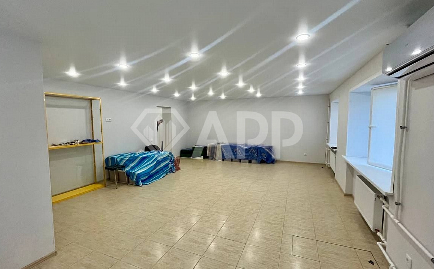 Помещение первая линия с ремонтом у Московского рынка фото