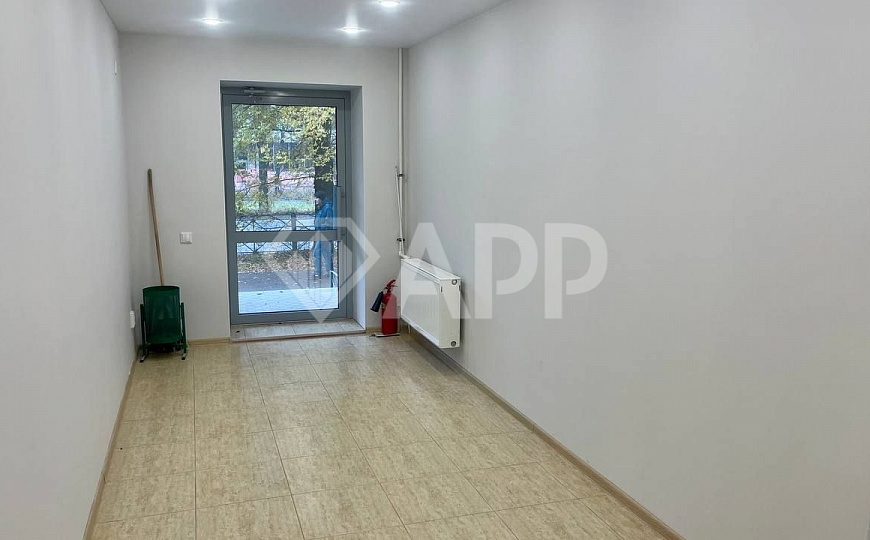 Помещение первая линия с ремонтом у Московского рынка фото