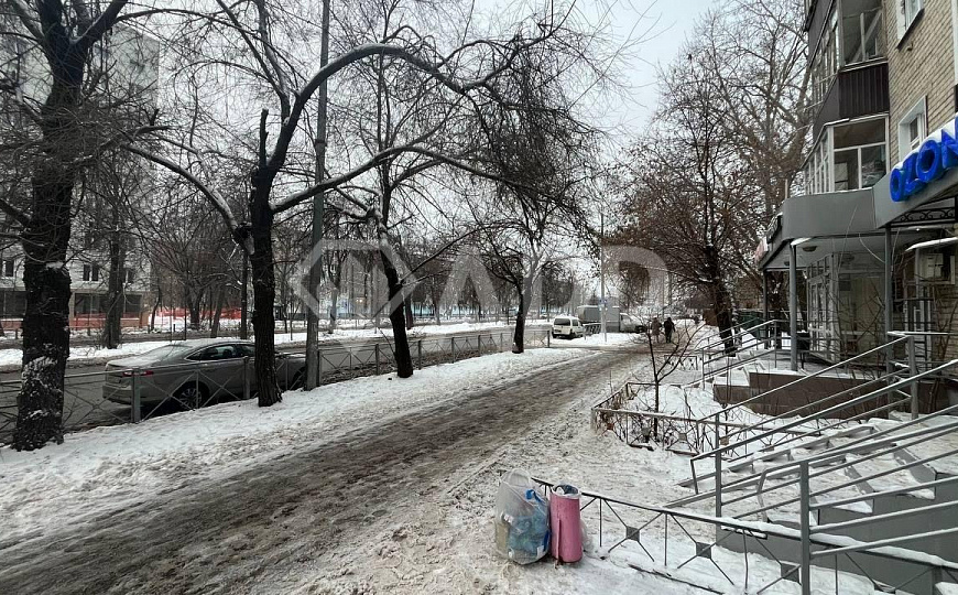 Помещение первая линия с ремонтом у Московского рынка фото