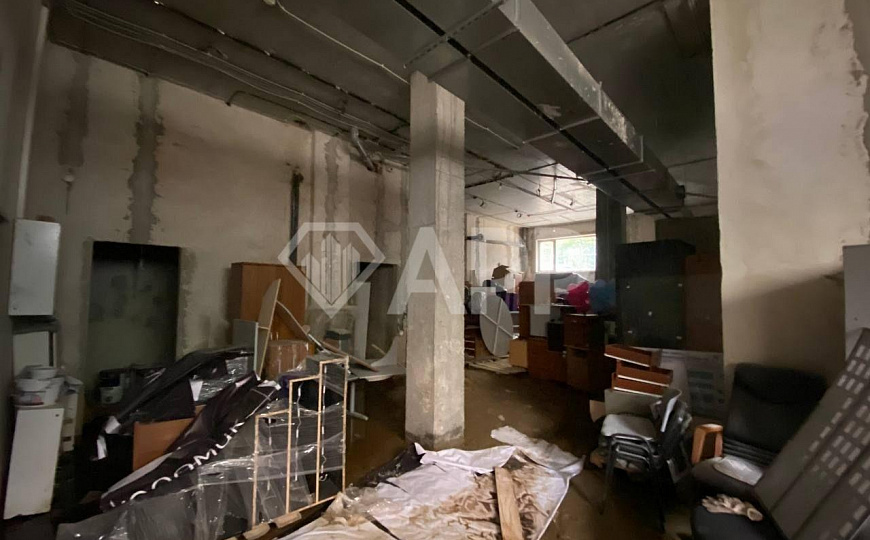 Цоколь 223,8 м² с высокими потолками и окнами в ЖК 21 Век фото