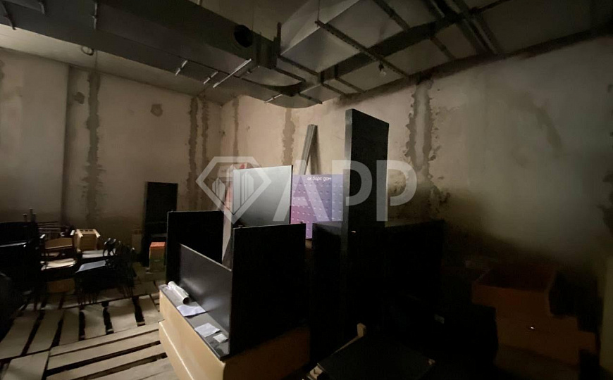 Цоколь 223,8 м² с высокими потолками и окнами в ЖК 21 Век фото