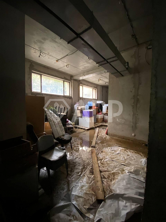 Цоколь 223,8 м² с высокими потолками и окнами в ЖК 21 Век фото