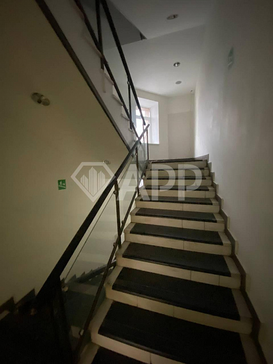 Сдаю офисное помещение 707,6м² в удобной локации фото