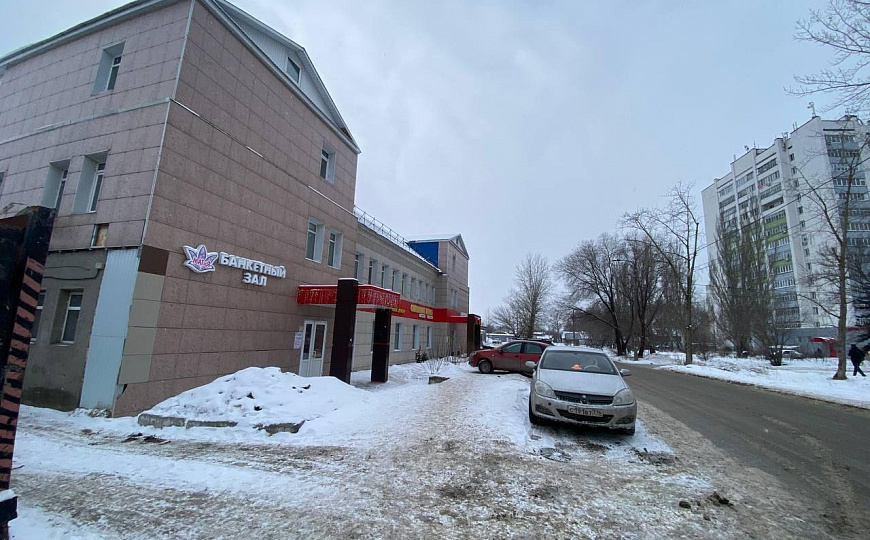 Продажа здания с арендаторами фото