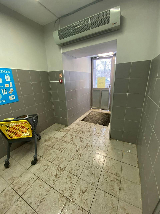 Продажа здания с арендаторами фото