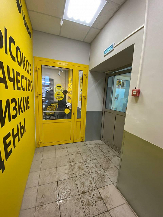 Продажа здания с арендаторами фото