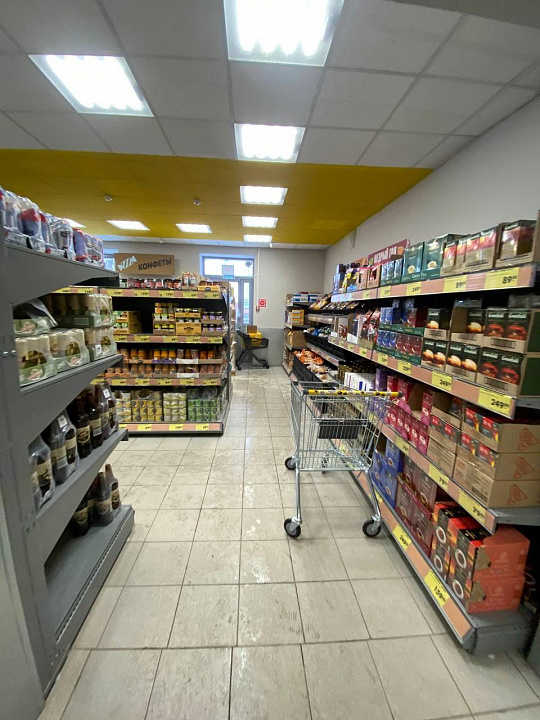 Продажа здания с арендаторами фото