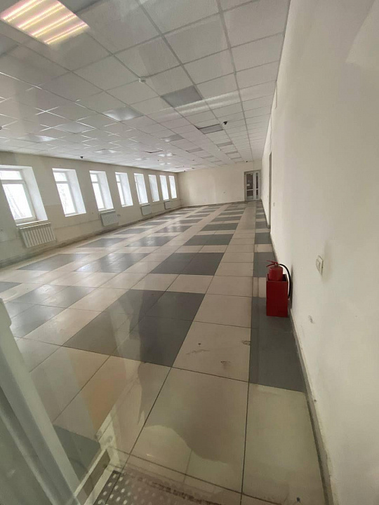 Продажа здания с арендаторами фото