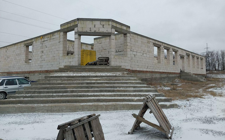 Продается недостроенная гостиница на федеральной автодороге на земле 1,5 Га фото