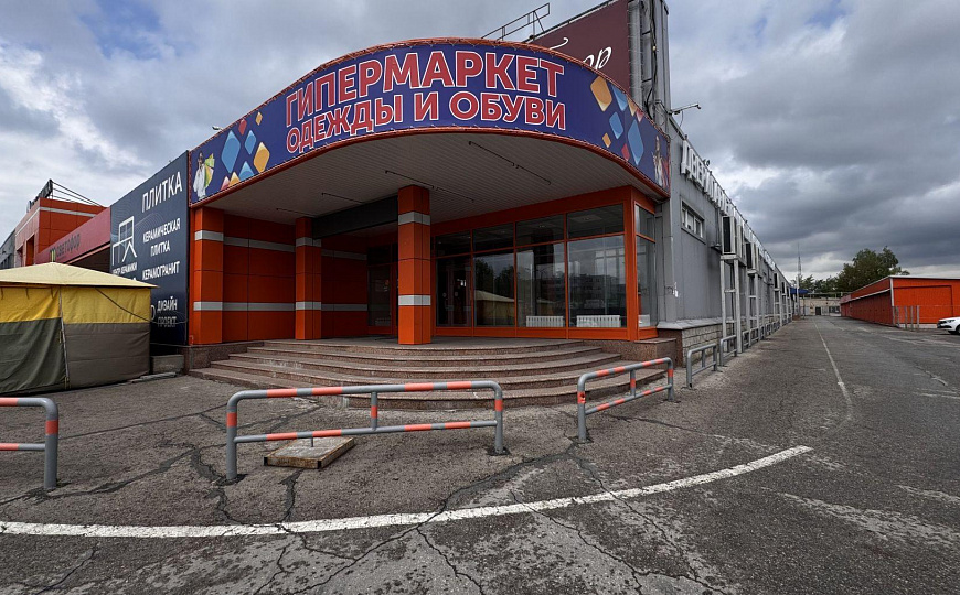 Торговые площади в крупном торговом центре фото