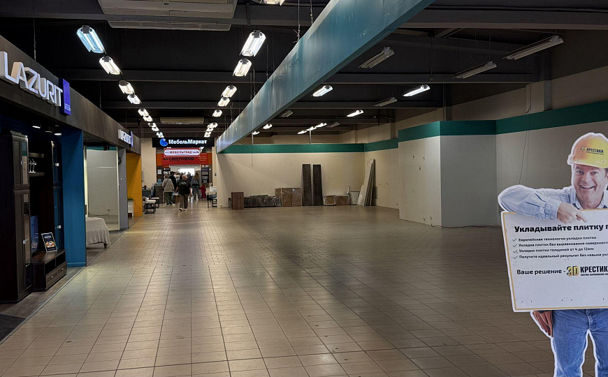 Торговые площади в крупном торговом центре фото