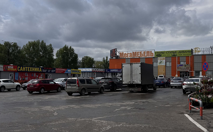 Торговые площади в крупном торговом центре фото