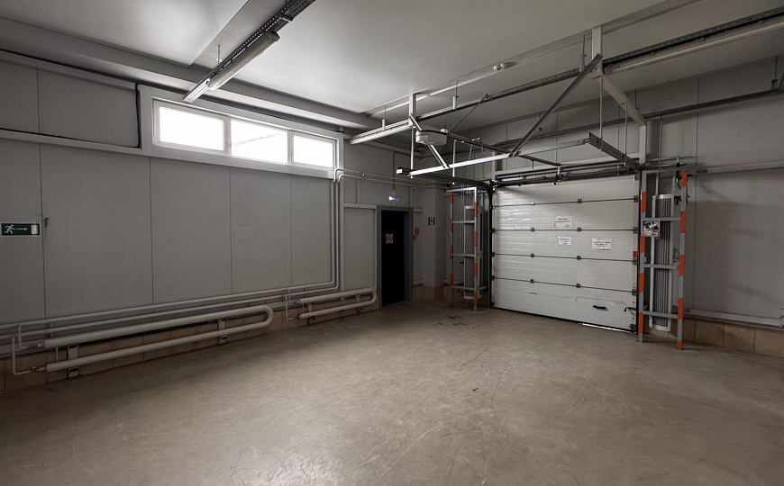 Торговые площади в крупном торговом центре фото