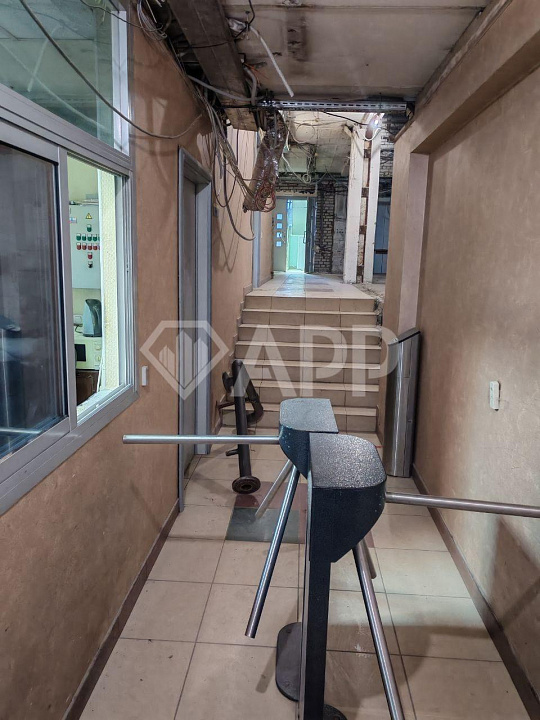 Торговая площадь 2000 кв.м фото