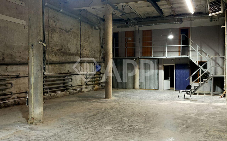 Сдаю 290м² тёплый в центре под склад фото