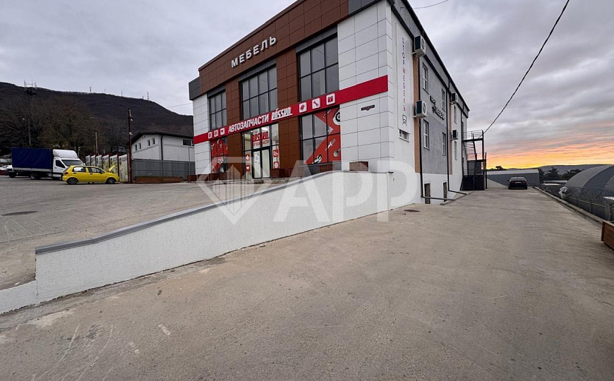 Сдам торговое помещение, 400 м² фото