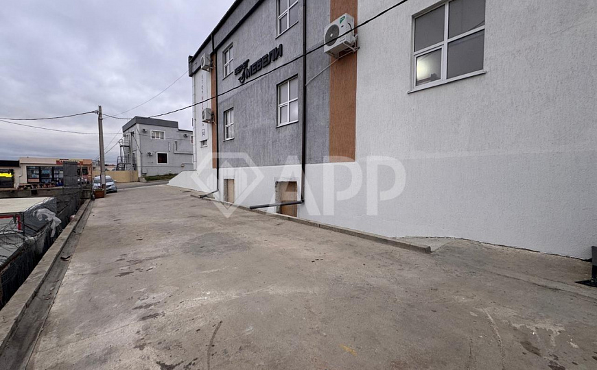 Сдам торговое помещение, 400 м² фото