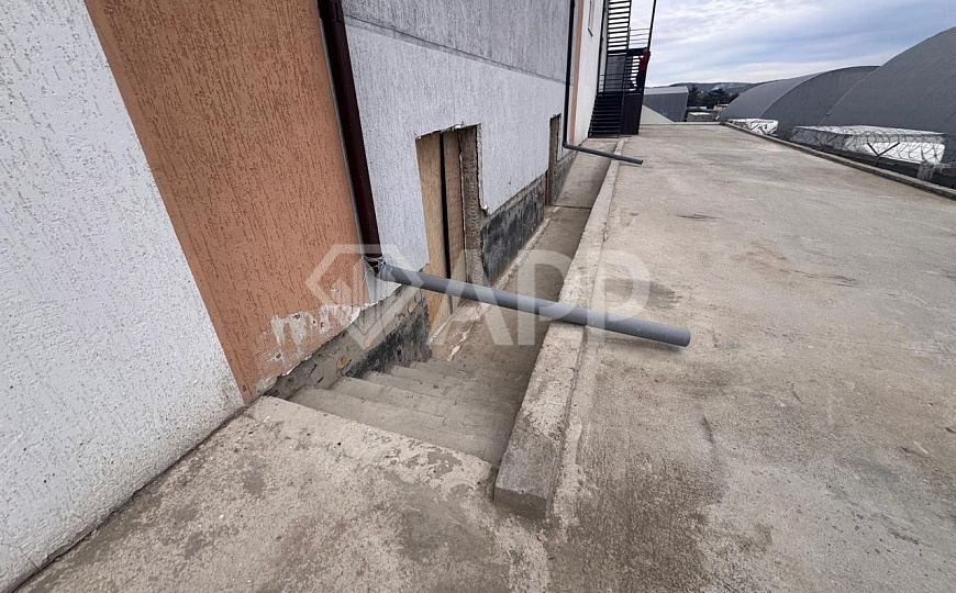 Сдам торговое помещение, 400 м² фото