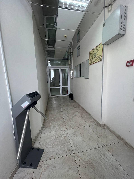 Помещение 246 кв.м. в Бизнес-центре  фото