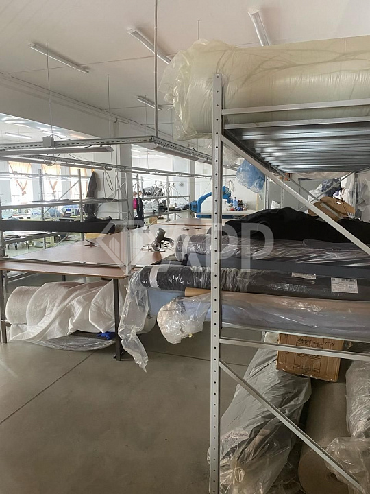 На первой линии продается здание с з/у фото