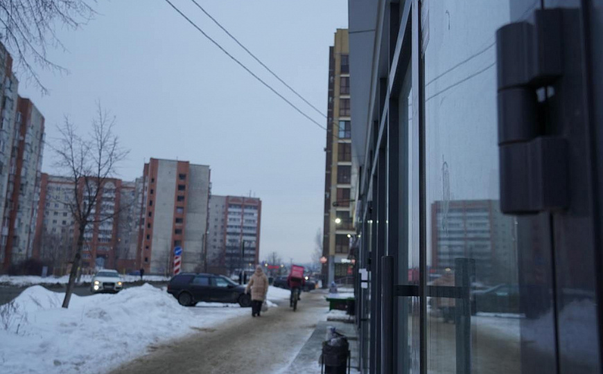 Сдам торговые площади на первой линии фото