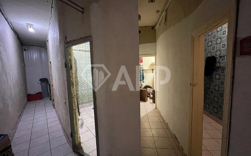 Продам цоколь с арендатором в центре на трафике. фото