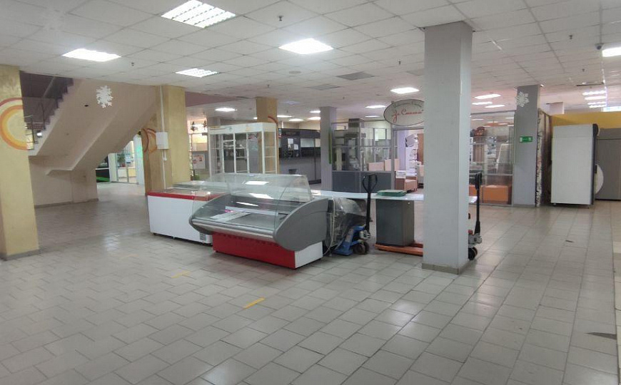 Сдаю проходное место в ТЦ фото