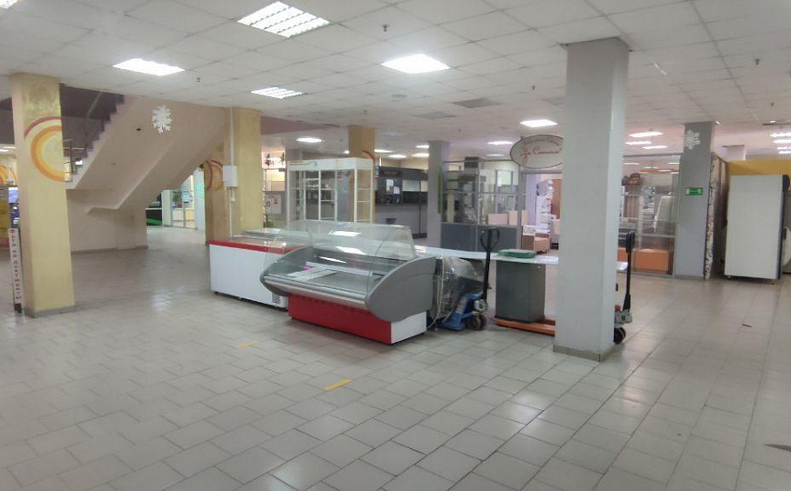 Сдаю проходное место в ТЦ фото