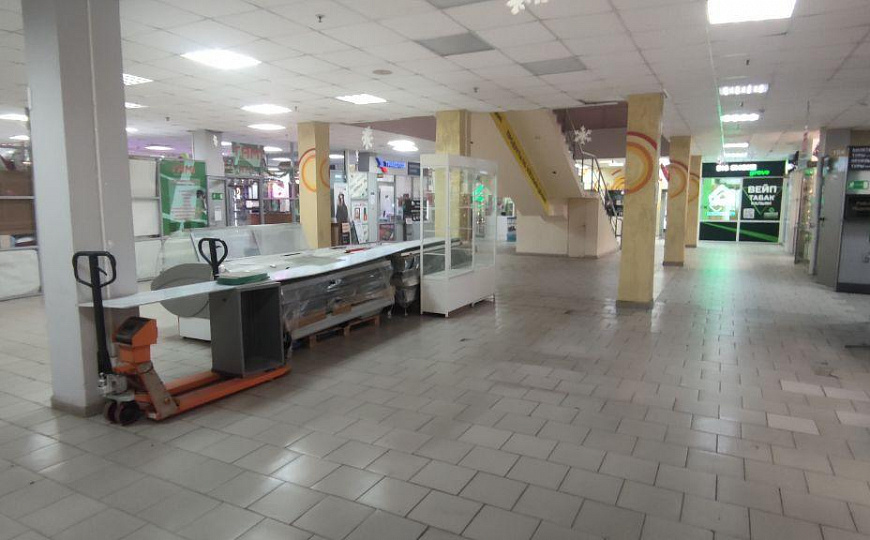 Сдаю проходное место в ТЦ фото