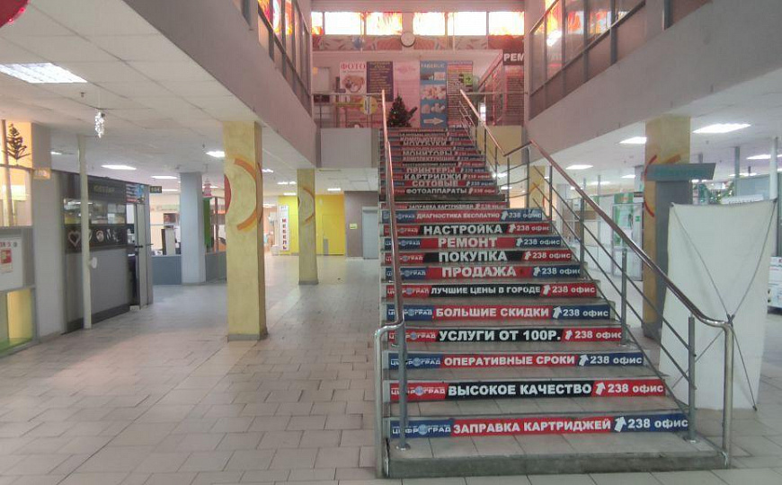 Сдаю проходное место в ТЦ фото