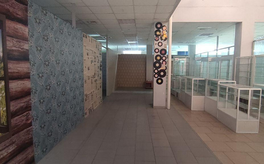 Сдаю проходное место в ТЦ фото