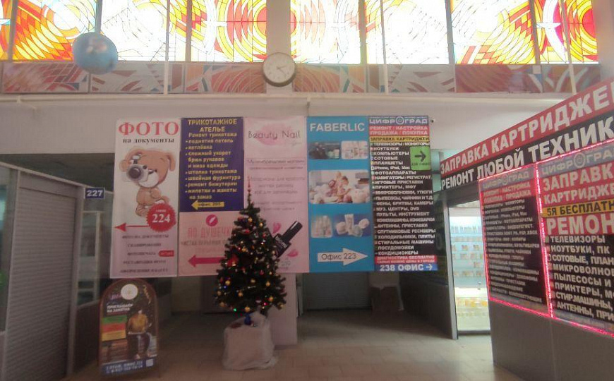 Сдаю проходное место в ТЦ фото