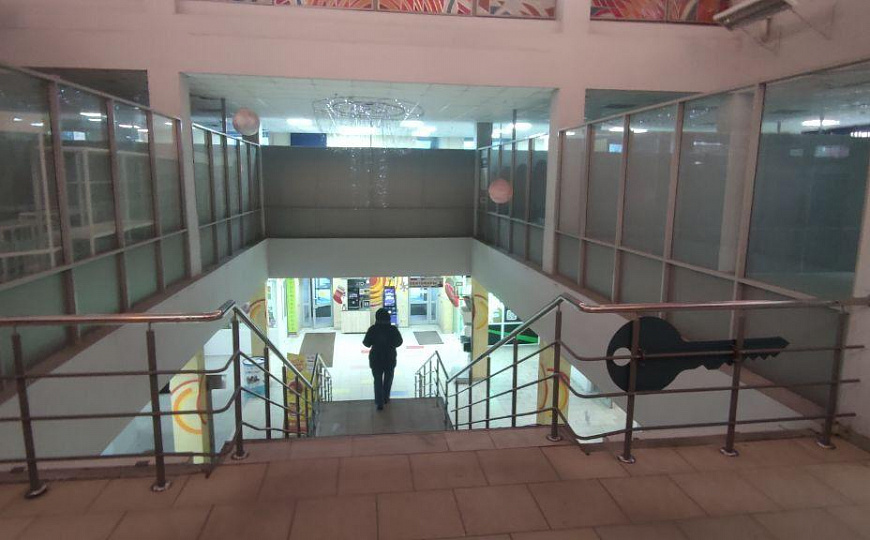 Сдаю проходное место в ТЦ фото