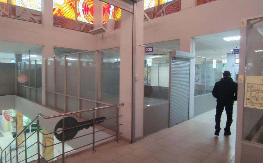 Сдаю проходное место в ТЦ фото