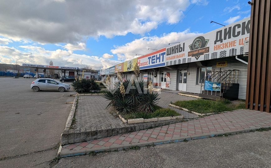 Сдам торговое помещение, 108 м² фото