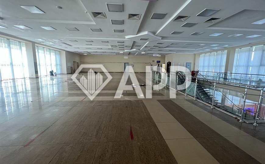 Сдам помещение свободного назначения, 800 м². Общая площадь 1000 м² фото
