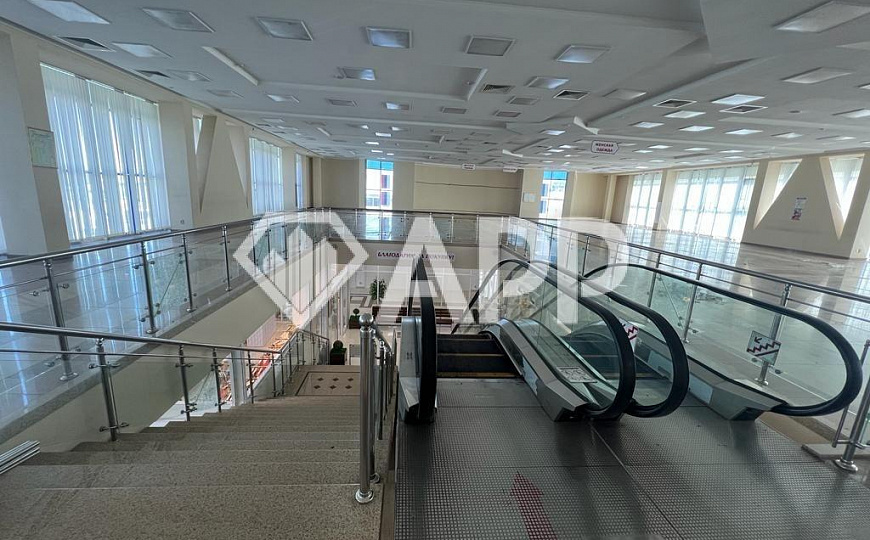 Сдам помещение свободного назначения, 800 м². Общая площадь 1000 м² фото