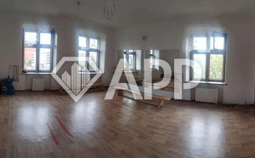 Продам здание в центре фото