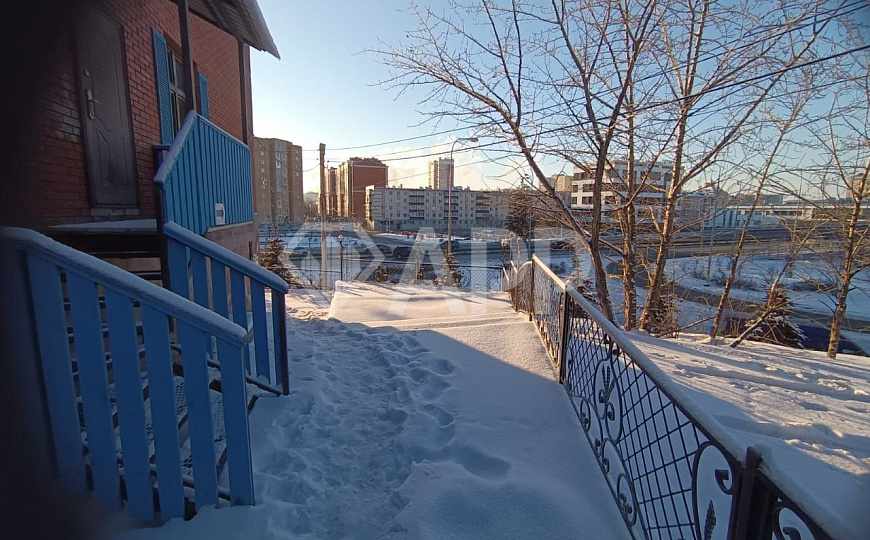 Продам здание в центре фото