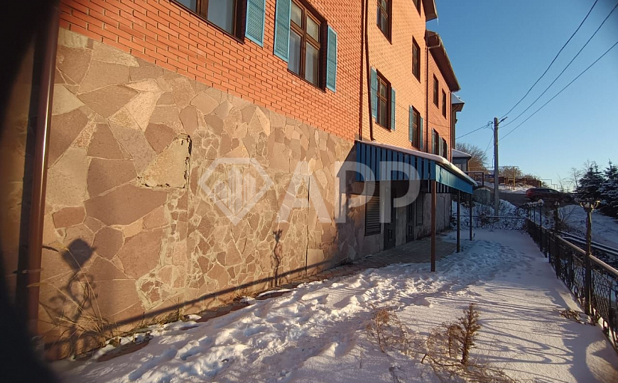 Продам здание в центре фото