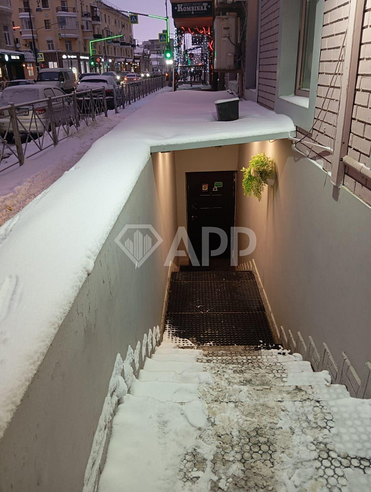 Сдаю в центре цокольное помещение свободного назначения фото
