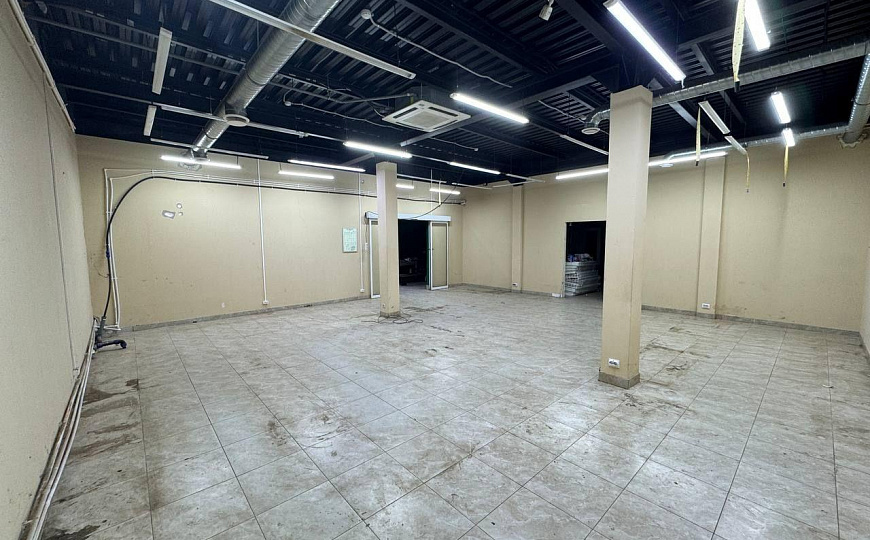 Здание с парковкой 80 м², рядом с КБ фото