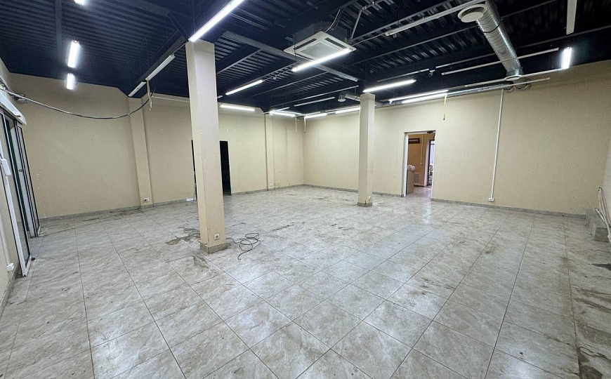 Здание с парковкой 80 м², рядом с КБ фото