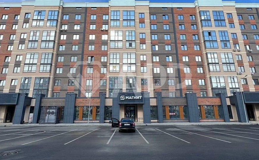Сдаю торговое помещение, 239,9 м² на одной линии с Магнит фото