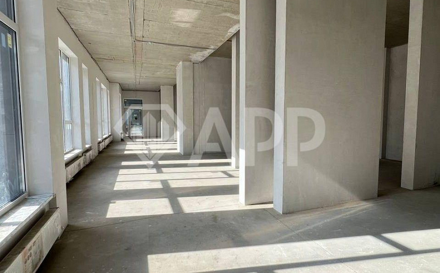 Сдаю торговое помещение, 239,9 м² на одной линии с Магнит фото