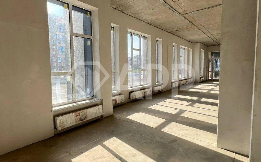 Сдаю торговое помещение, 239,9 м² на одной линии с Магнит фото