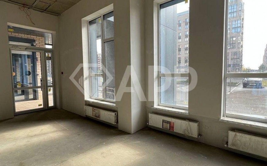 Сдаю торговое помещение, 239,9 м² на одной линии с Магнит фото