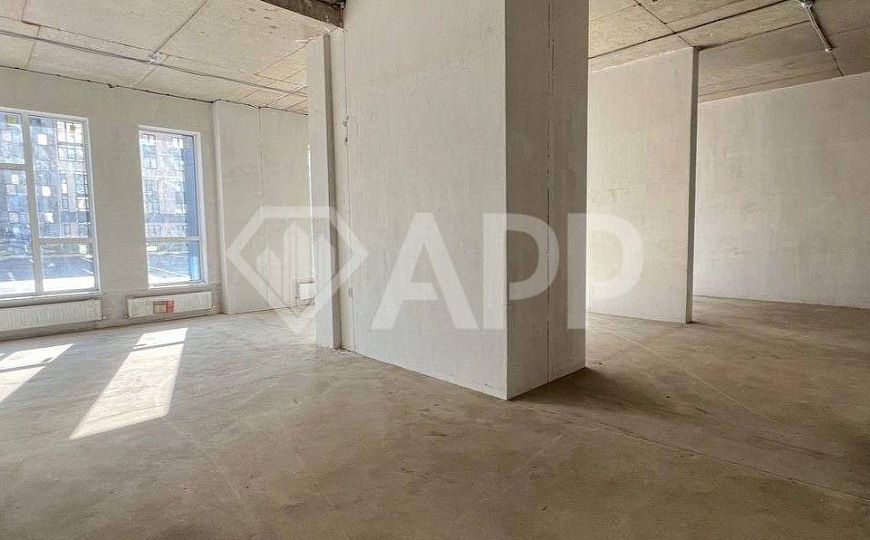 Сдаю торговое помещение, 239,9 м² на одной линии с Магнит фото