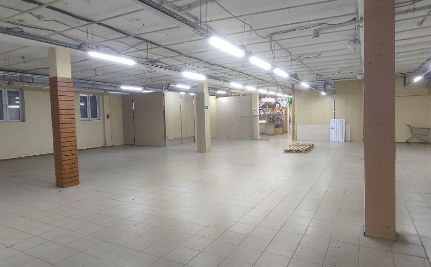Сдам торговое помещение, 300 м² фото